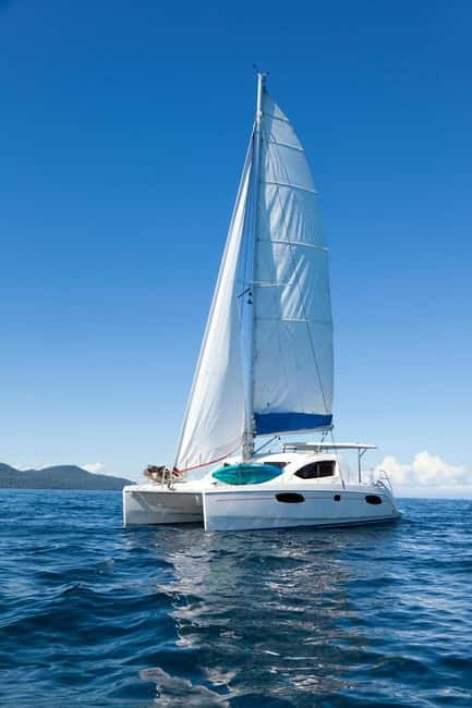 Torrevieja: Adventure tour on the catamaran Apaleo - The 3-Hour Rhythm: Coast Cruise, Anchor, Swim, Repeat