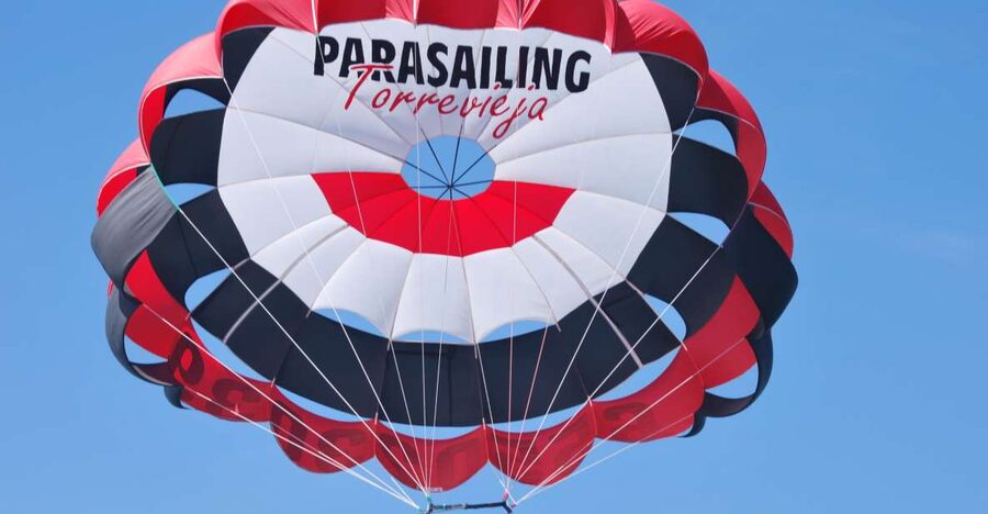 Torrevieja: parasailing experience - The harness moment: quick, calm instructions you can trust