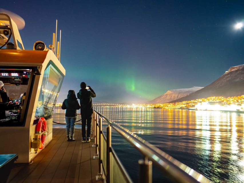 Tromsø: Aurora Dinner Cruise by Hybrid-Electric Catamaran - Stop one: viewpoints and food tasting (about 40 minutes)