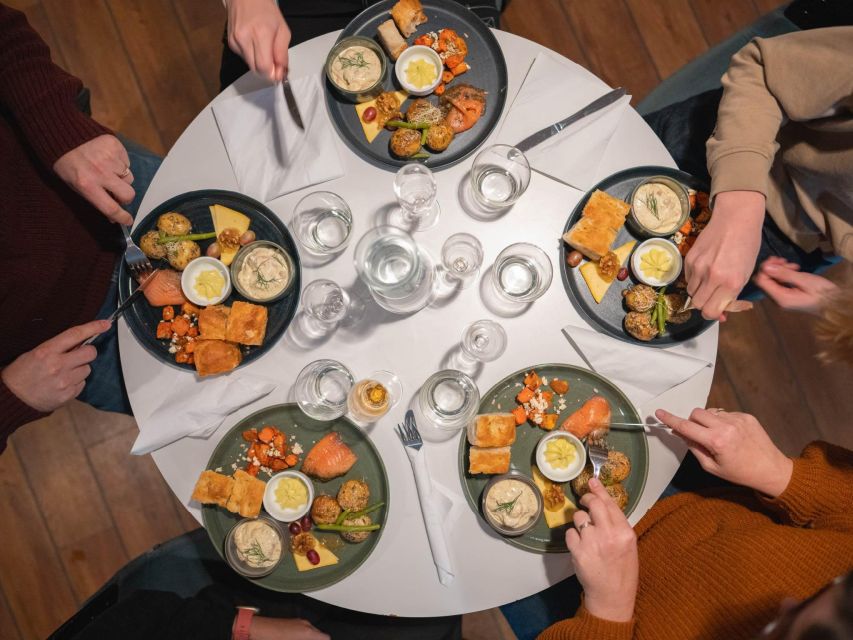 Tromsø: Aurora Dinner Cruise by Hybrid-Electric Catamaran - Stop two: the secret stop dinner (about 1 hour)