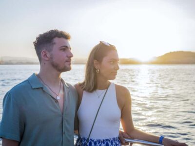 Valencia: Sailing Catamaran Cruise with Sunset Option and DJ - Getting to Catamaran Mundo Marino Valencia and boarding without stress