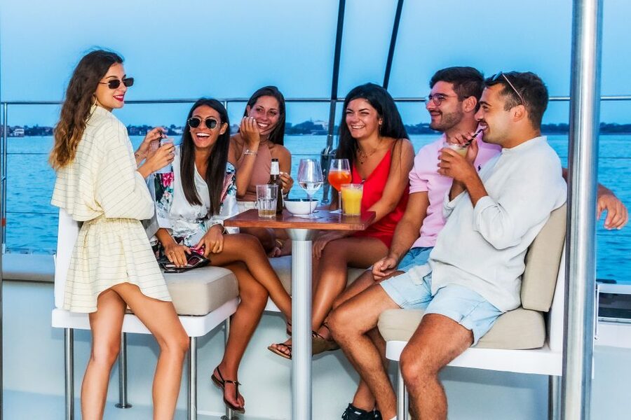 Venice: Catamaran Sunset Jazz Cruise with Aperitivo - Live jazz with saxophone: the sound of Venice that stays calm