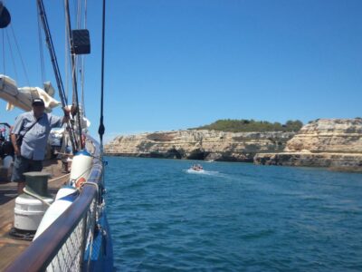 Vilamoura: Algarve Coast 3-Hour Sailing Cruise With Open Bar - Starting at Cais I in Marina de Vilamoura, then heading west