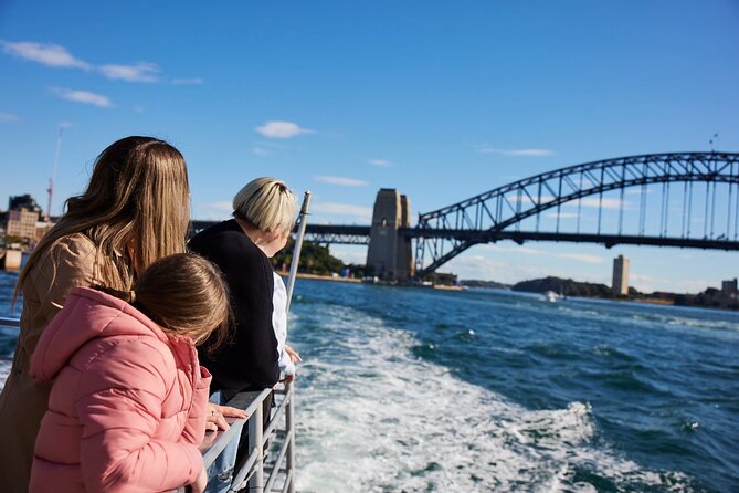 Vivid 90-Minute Sydney Harbour Catamaran Cruise with BYO Drinks - Timing, pacing, and why 90 minutes feels perfect