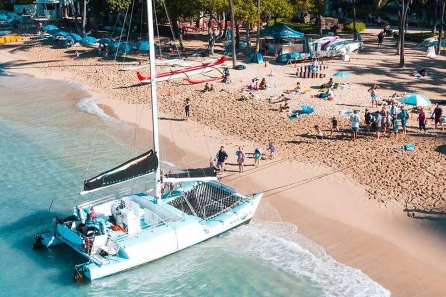 Waikiki Beach: Turtle Snorkeling and Sailing on Hāwea - Getting to Duke Kahanamoku Statue: simple, no booth, no waiting