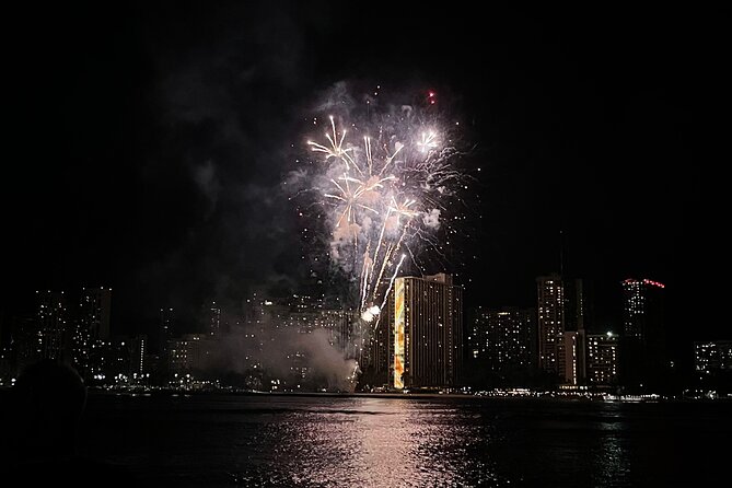 Waikiki: Friday Night Fireworks Catamaran Cruise - Diamond Head Views While You Sail Toward the Fireworks Area