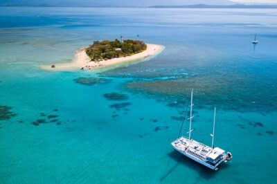 Wavedancer Low Isles Great Barrier Reef Sailing Cruise - Sailing on Wavedancer: A big cat that still feels easy
