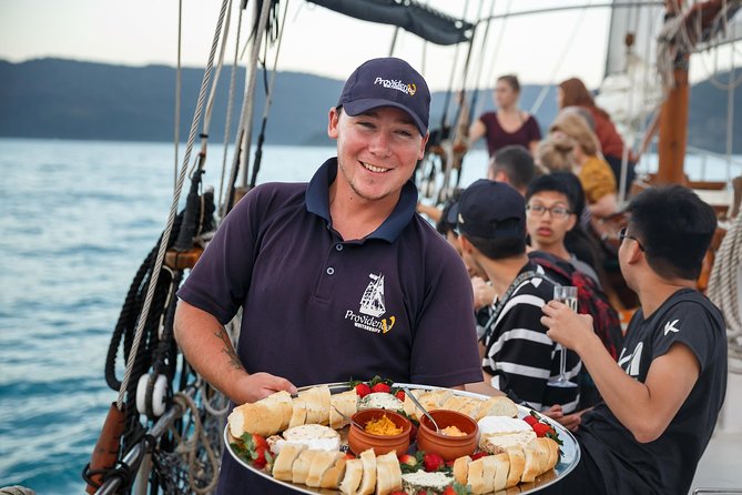 Whitsundays Sunset Sailing Cruise - A classic sailboat setup for a real sunset in Airlie Beach