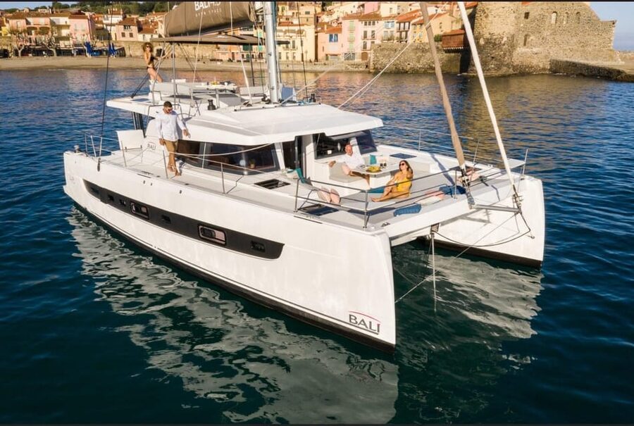 Yacht catamaran trip to the Lavezzi Islands - Snorkeling gear and paddle time: how to make the most of included extras